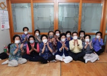 [포토] 어르신들 답답하셨지요?...경로당 방문한 최기문 영천시장