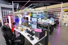 온라인 끌고 오프라인 밀고…달라진 롯데하이마트·전자랜드