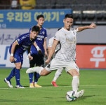 김천상무, 서진수 결승골로 아산에 2 대 1 역전승...선두 질주