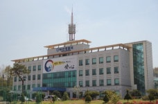 충남 아산 한 초등학교에 도움 요청한 40대 남성 온몸 피투성이