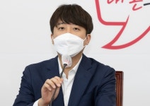 이준석, 고발 사주 의혹 두고 충돌한 윤석열·홍준표 향해 경고