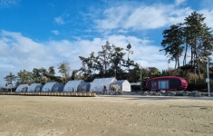 전남 함평군, 함평돌머리해변…붉은 노을 속 글램핑 즐겨요