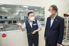 장세용 구미시장, 지역 자가검사키트 제조업체 찾아