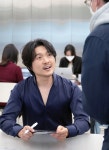 바리톤 이응광 깜짝 라이브...삼성동 프레인빌라 방문손님들 귀호강 계탔다