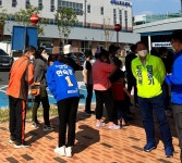 [6·1 지선]  어버이 날 순천 신대 경로당 찾아 인사하는 한숙경·임종기 후보