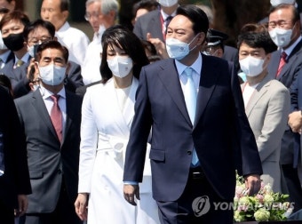 김건희 여사, 코바나컨텐츠 폐·휴업키로…
