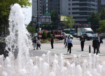 [오늘(17일)의날씨] 서울 낮 최고 27도…무더위 속 일교차 커