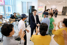 하승철 하동군수, 첫 대외업무로 노인·장애인 살펴