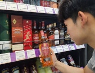 편의점 위스키 잘 나가네…CU, 그란츠 트리플우드 재입고