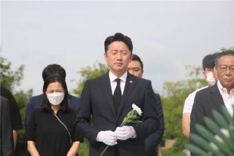 강훈식, 노무현 전 대통령 묘역 참배