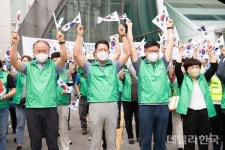 구미역 광장서 열린 태극기 달기 캠페인