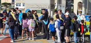 의성교육지원청, 등굣길 교통안전 캠페인 가져