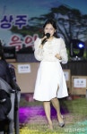 상주에서 공연하는 가수 단비