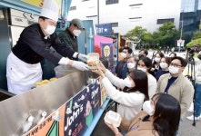 좐 식당 오픈…존림 삼바 대표, 4공장 가동 기념 푸드트럭 행사