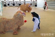 안동서 속초사자놀이 공연