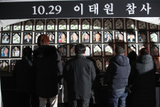 이태원광장에 영정 모신 시민분향소 설치…희생자 76명 영정 사진 안치
