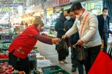 최충규 대덕구청장, 설맞이 전통시장 방문