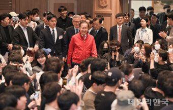 계명대 특강 위해 입장하는 홍준표 대구시장