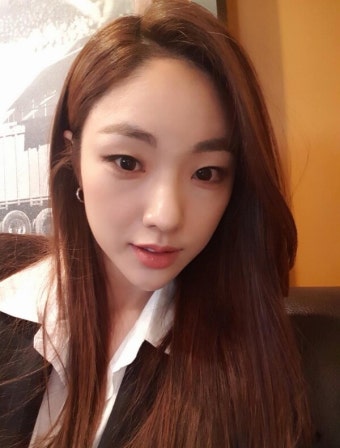 박아인, 비욘드제이와 전속계약 