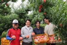 [포토] 김하수 청도군수, 명품 청도복숭아 맛이 최고