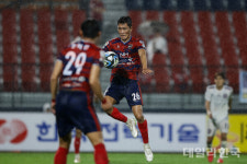 K리그 100경기 김천 원두재 가장 큰 목표는 부상 없이 행복하게 축구하는 것