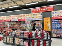 [르포] 밀키트 옆 사리·라면 옆 즉석밥...홈플러스 메가푸드마켓 2.0 강동점 가보니