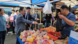박상돈 시장, 추석맞이 전통시장 방문...성환이화·병천시장 격려
