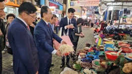 박상돈 시장, 중앙시장 방문...추석대목에 인산인해