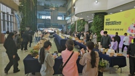 [포토] 빵빵데이로 빵의 성지된 천안...빵순례객들로 가득메운 천안시청 일원