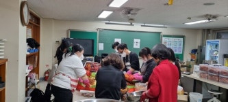 [포토] 대전교육청, 관내 초·중학교 사랑의 김장김치 나눔의 장 열려