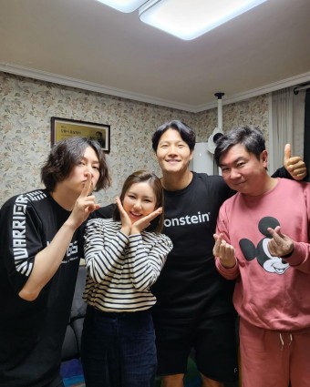 송가인, 김종국・임원희・김희철과 훈훈한 분위기…