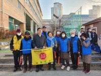 윤소식 전 대전경찰청장, 상대초 앞에서 교통봉사 펼쳐