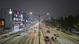 [포토] 눈 덮힌 천안시, 대설주의보...도로 곳곳에 자동차 추돌 사고 발생