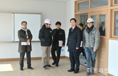 포항 초서초등학교 공사 현장 점검하는 임종식 경북교육감