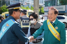 하윤수 부산시교육감, 수영구 통학안전 캠페인 개최