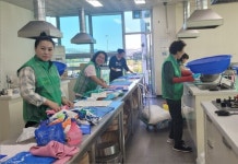 유성구새마을회, 탄소중립실천 재사용 아이스팩 지역상가 전달