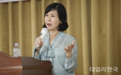 충북수필문학회 문학 세미나...특강하는 한혜경 문학평론가
