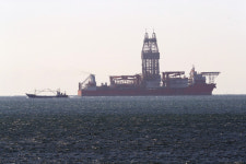 대왕고래 탐사시추 19일 굴착…시추선 웨스트 카펠라호, 작업 해역 도착