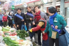 안동시의회, 설맞이 전통시장 장보기 행사