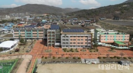 군위 거점학교에 교육발전 장학금 기탁 이어져