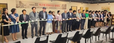 담진민화 회원전 가구에 민화 옷을 입히다  