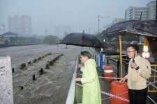 [사진뉴스] 강기정 광주광역시장, 양동복개상가 앞 태평교 등 현장점검