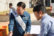 에이치디현대케미칼(주) HPC공장 | HD현대오일·HD현대케미칼 경영진, HPC 정기보수 현장 찾아 직원 격려