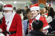 크리스마스 이브 학생들 맞이하는 강은희 대구교육감