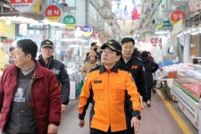 [포토뉴스] 대전소방본부, 설 앞두고 태평시장 화재안전 점검