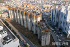 칠곡군, 20년 방치 북삼 JK아파트 철거 착수