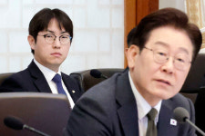 韓 AI 세계 3위...하정우 수석, 민관 성과 강조하며 출마설에 또 선 긋기