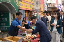 [논산소식] 백성현 시장, 화지중앙시장 찾아 감사 인사 외