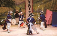 부산 대표 킬러 콘텐츠로 점프하는 봄봄...그랜드오페라단 창단 30주년 기념 공연