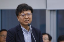 '5·18 성역화 발언 논란' 이병태 사퇴…靑 